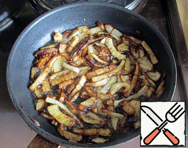 Fry the onion until it is intensely brown.