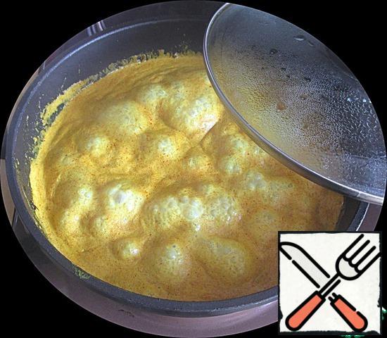 Reduce the heat to a minimum and cover the pan with a lid.
Simmer for 30-35 minutes, stirring occasionally.
The potatoes should be very soft and the sauce creamy. Try.
Add salt or spices to taste. If you think that there is a lot of sauce, simmer a little more without the lid.