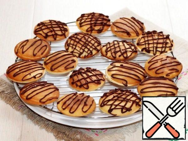 Decorate the cookies with chocolate melted in a water bath. Cooled cookies can be sprinkled with powdered sugar.