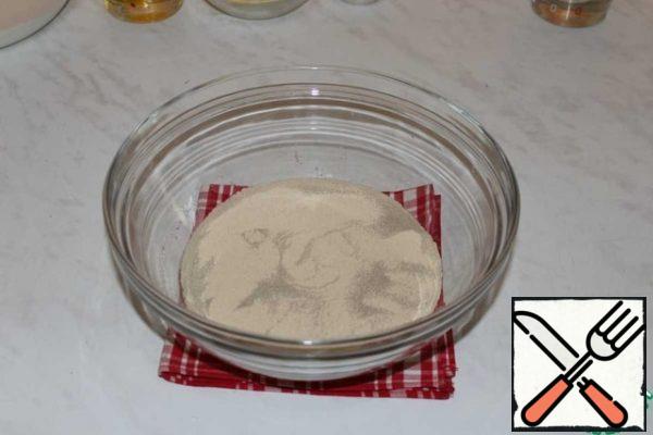 In warm water, add sugar and yeast.