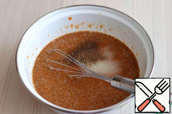 In a bowl with caviar, add an egg (2 pcs.), ground black pepper and salt to taste, whisk the mixture with a whisk.