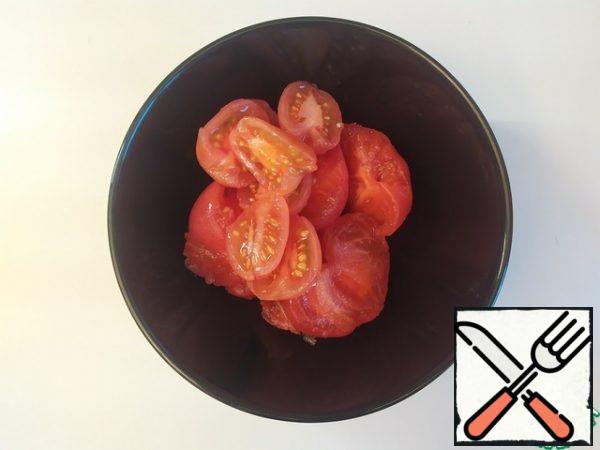 Peel the skin from the tomatoes and mash them with a fork.