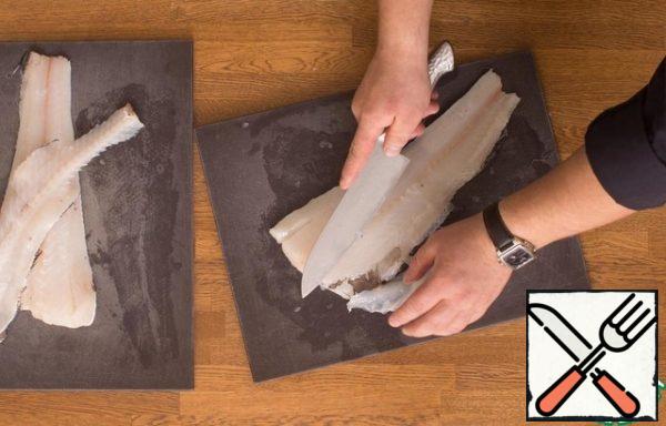 Turn the fish over and remove the layer from the other side in the same way. Cut the rib bones from both pieces. If you need fillet on the skin, it is already ready.