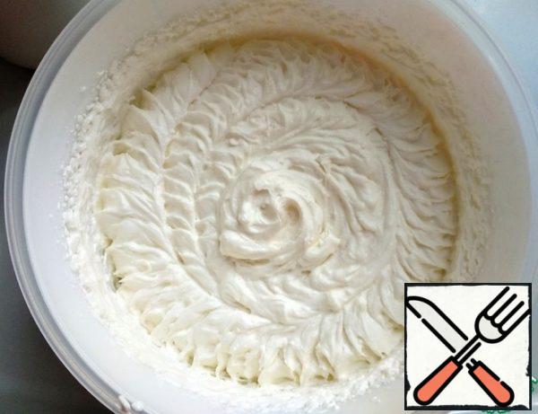 For the cream, beat the cold cream with a mixer at high speed until stable peaks, add powdered sugar (80 gr.), and beat again. Next, beat the cooled sour cream with powdered sugar (80 gr.) with a mixer until thick. If you use sour cream with less than 25% fat content, it is better to add a bag of thickener. Combine the whipped cream with the sour cream and mix with a mixer on low speed.