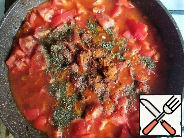 Add the tomato paste and fry for a minute. Then add the chopped tomatoes, water, spices, and Basil.
Cover with a lid and cook for 10-15 minutes on low heat.