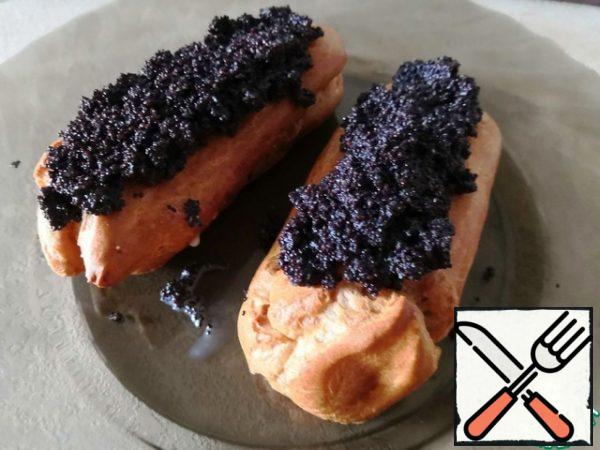 Spread the poppy mixture over the eclairs. Done! You can make tea and invite guests to a tasting.