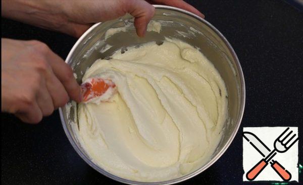 It is better to grind cottage cheese with an immersion blender or rub it through a sieve until it becomes pasty.