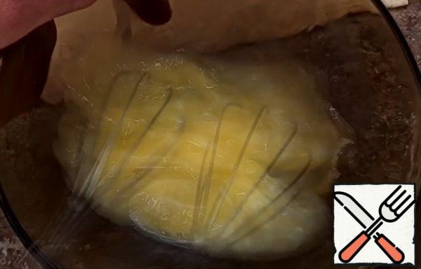 Beat 1 chicken egg.