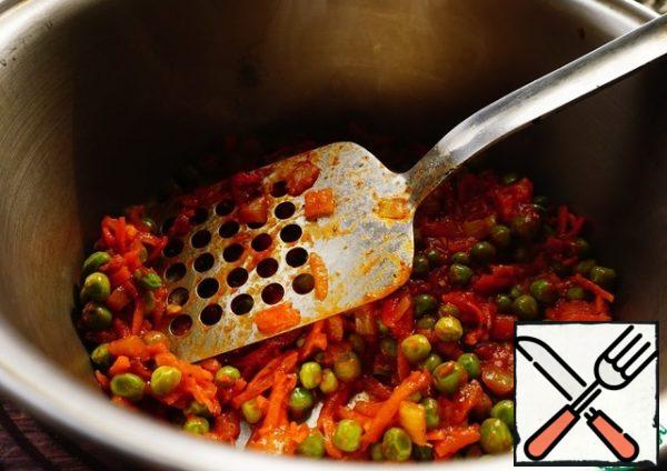Put half of the sauce on the bottom of the pan.