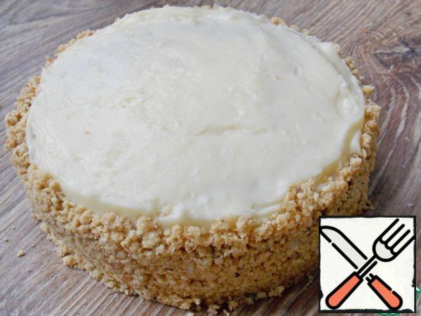 Using a wide knife or pastry spatula, cover the sides with nut and biscuit crumbs.