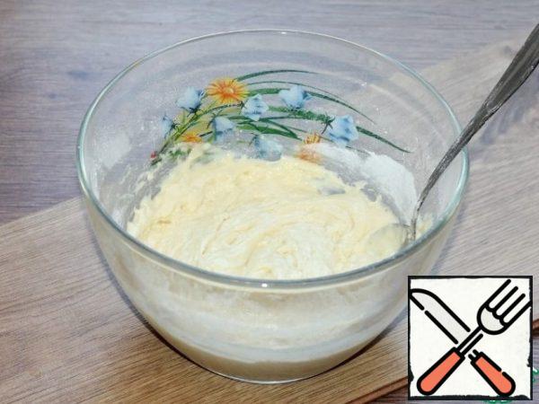 Knead a homogeneous dough without lumps.