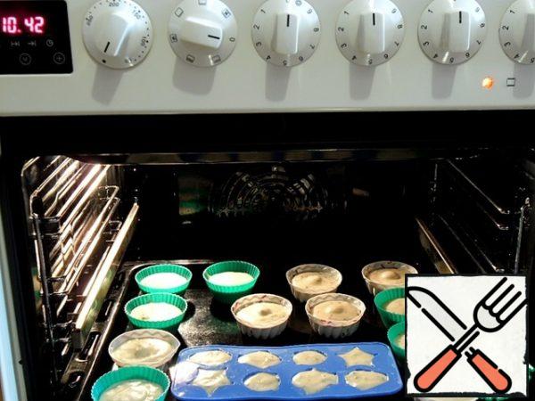 Preheat the oven to t 200*C.
Bake the cupcakes for 15-20 minutes.