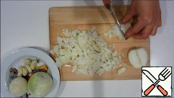 Finely chop the onion.