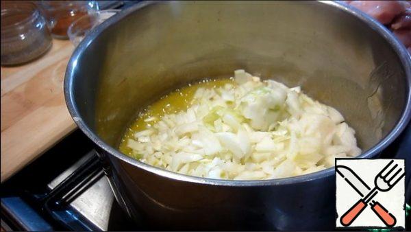 Fry the onion in butter.