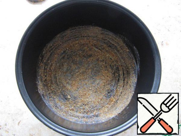 Brush the bowl of the slow cooker with a piece of cold butter, sprinkle with breadcrumbs and shake off the excess.