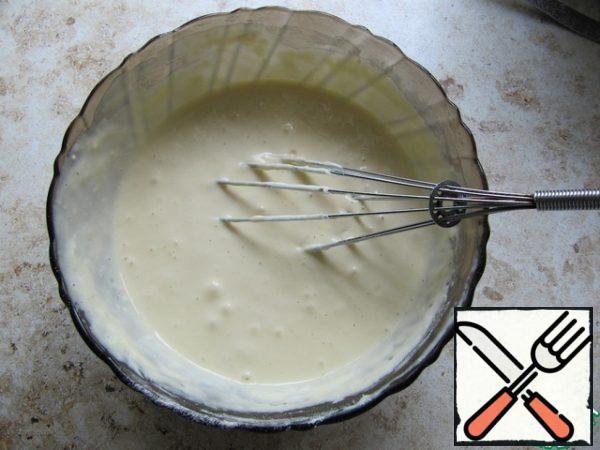 Beat eggs lightly with a whisk, add sour cream, salt, spices to taste, mix until smooth, sift flour with baking powder, combine everything, mix until smooth.