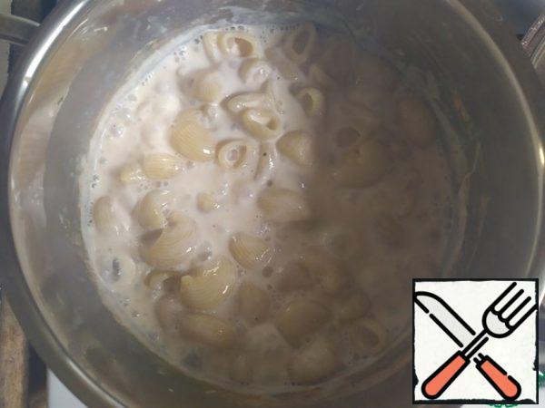 Cook for about 12 minutes, stirring constantly. The closer to the end, the more often we find ourselves on the way.