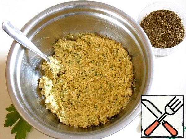 Add the pre-softened butter to the egg mixture
and mix the cheese thoroughly until a paste-like mass is obtained.