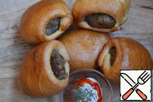 Lubricate with yolk mixed with 1 tbsp.l. milk. Bake at 180°C for about 30 minutes.