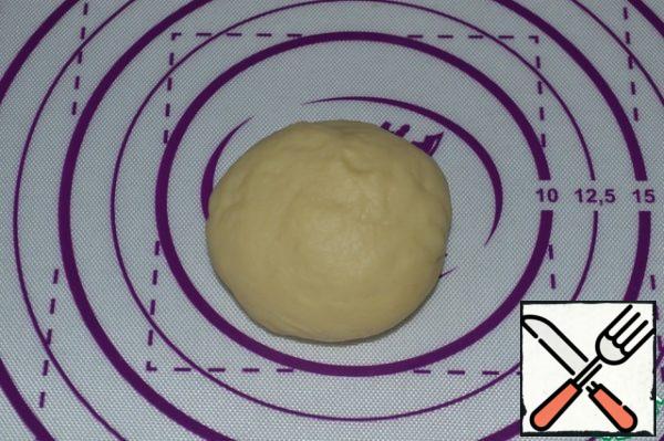 Carefully knead the dough and divide it into 18 pieces.