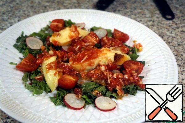 Arrange the pieces on plates, sprinkle with herbs. Pour over the dressing.