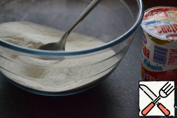 Beat the eggs with sugar.
Separately, whisk the cream and vanilla sugar, add to the egg mixture.