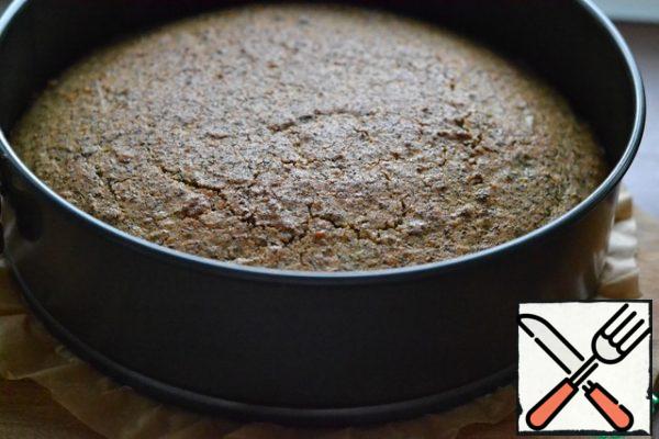 Add flour and baking powder. Mix it.
Pour the dough into a greased butter mold (24 cm).
Bake in a preheated oven at 160 degrees for 45 minutes.