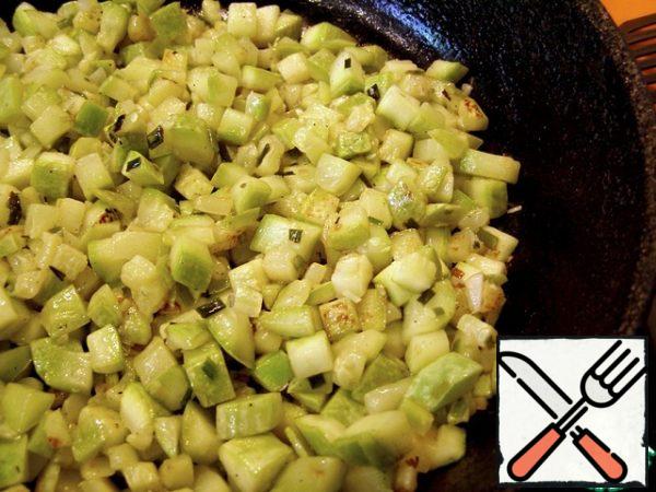 Young zucchini have a very delicate taste, so I don't like to overload them with spices. But, if desired, they can be lightly sprinkled with vinegar to give a little piquancy. Fry the young zucchini very quickly, it will take a maximum of 15 minutes.
Sprinkle the finished zucchini with finely chopped herbs.