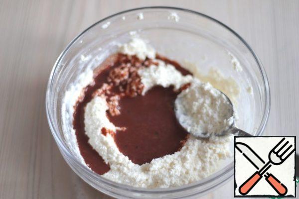 Add the warm milk mixture to the curd base. Add chocolate extract (2 drops), add 1 tablespoon of sour cream. Mix well.
