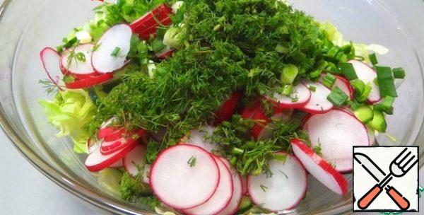 All the prepared ingredients are sent to the cabbage.