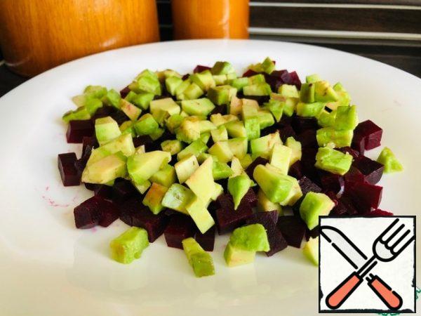 3. Place the beetroot and avocado on a platter.