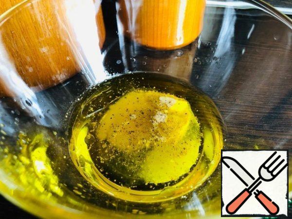 5. Prepare the dressing.
Mix olive oil, honey, mustard, lemon juice, salt, ground black pepper.