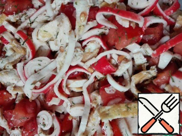 Mix all the ingredients. Crab sticks unfold during the mixing process.