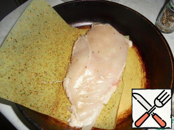 Beat the chicken breast to a thickness of 1.5-2 cm, put it in a dry pan on half a sheet for roasting.