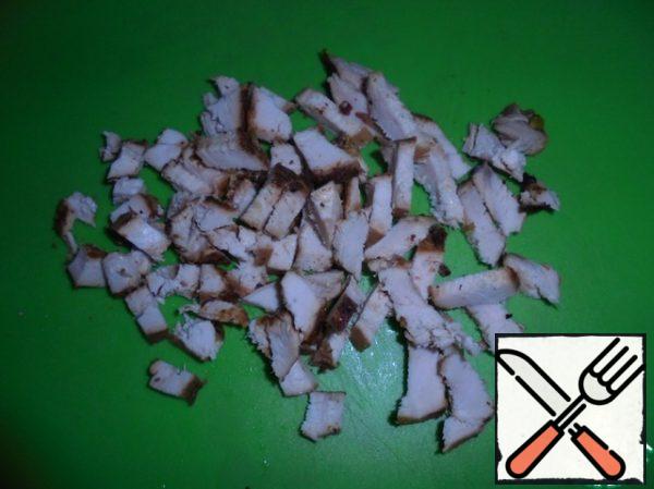 Cut the fried chicken breast into small pieces.