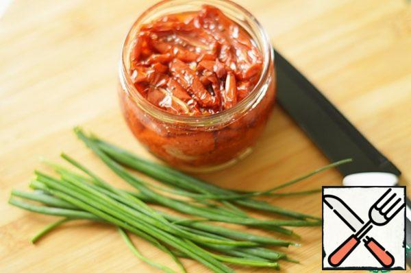 Finely chop the tomatoes and mix with half the chopped onion.