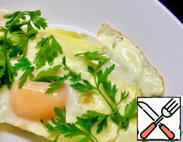 Fried Eggs with Mashed Potatoes Recipe