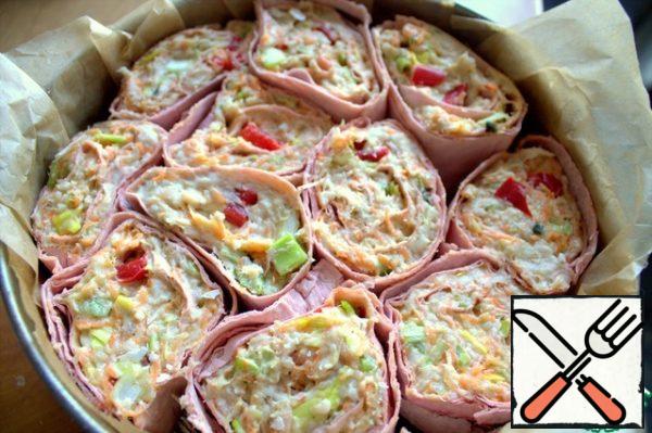 Put the sliced roll cut vertically.
