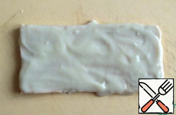Grease each cake with custard.