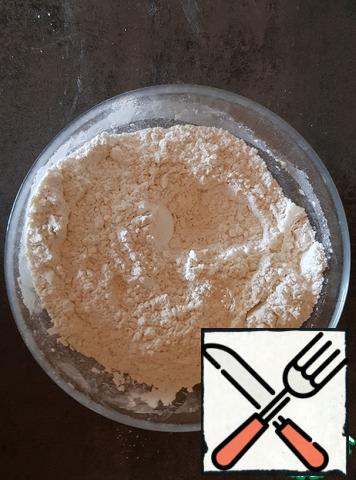 Mix the sifted flour with salt and sugar.