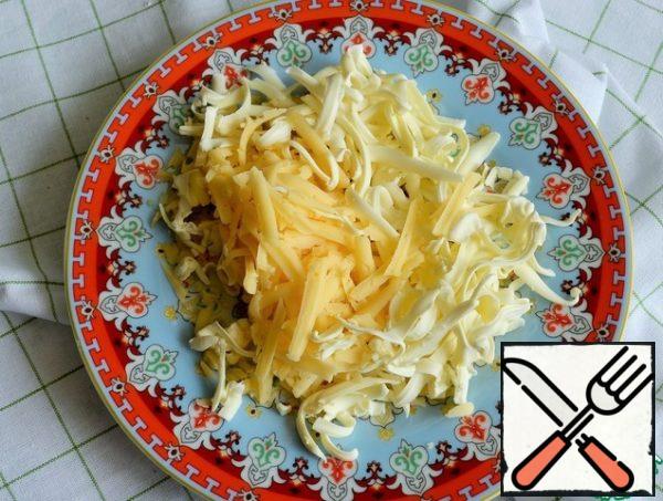 Grate both types of cheese.