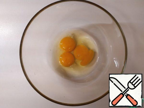 Take 2 eggs and 1 egg yolk.