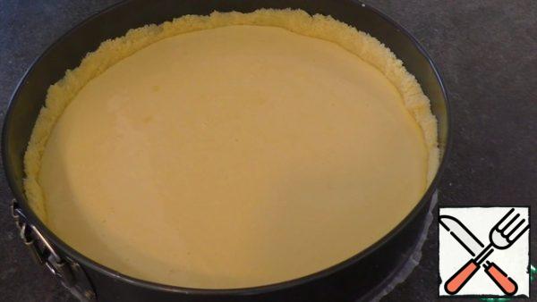 Put the cheesecake in a preheated oven to 180°From 40 to 50 minutes. Before using cheesecake should be allowed to cool for 3-4 hours.
It will be even tastier if you put the cheesecake in the refrigerator for a few hours after you take it out of the mold.
Bon appetit and good mood!