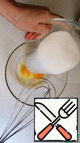 Add sugar to the eggs.