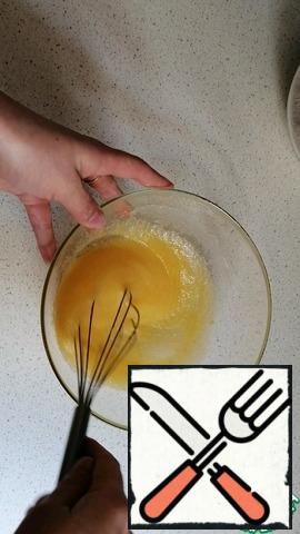 Mix everything with a whisk or mixer, and you can also mix everything with a fork.