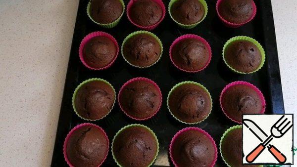 The cupcakes are ready, they were baked for 18 minutes.