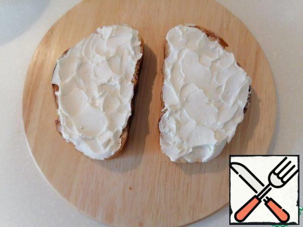 Next, a layer of cottage cheese cream (or ricotta, cottage cheese 9%).
