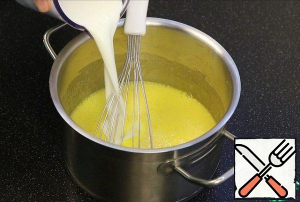 Combine the eggs, yolk, salt, sugar, starch and mix well. Then the milk room. temperature and on medium heat bring to a boil, constantly stirring.