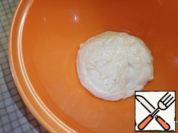 Set aside the dough for 20 minutes. During this time, make the filling.