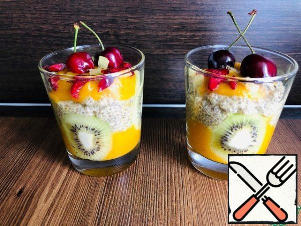 We collect our pudding alternating layers: mango puree, Chia pudding, mango puree. Decorate with cherries. Chia pudding is ready, everyone enjoy your meal and summer mood!
